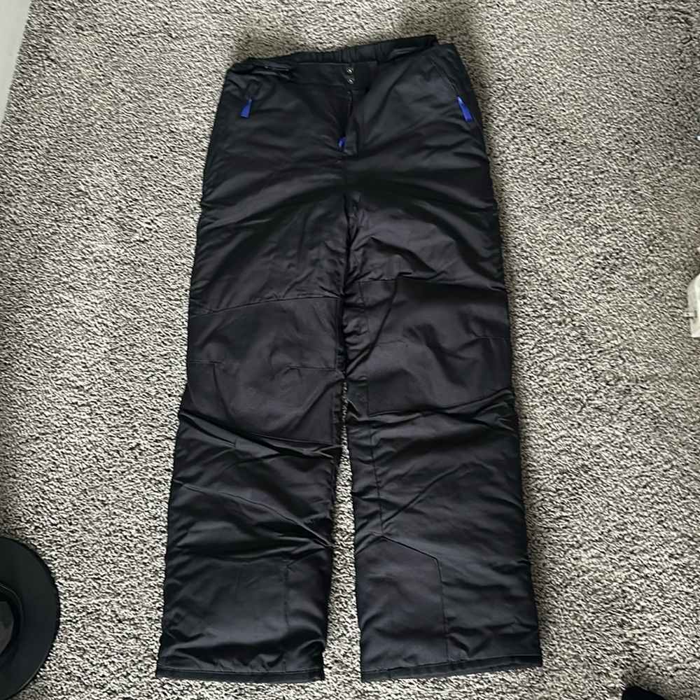 Black snow pants. Unisex